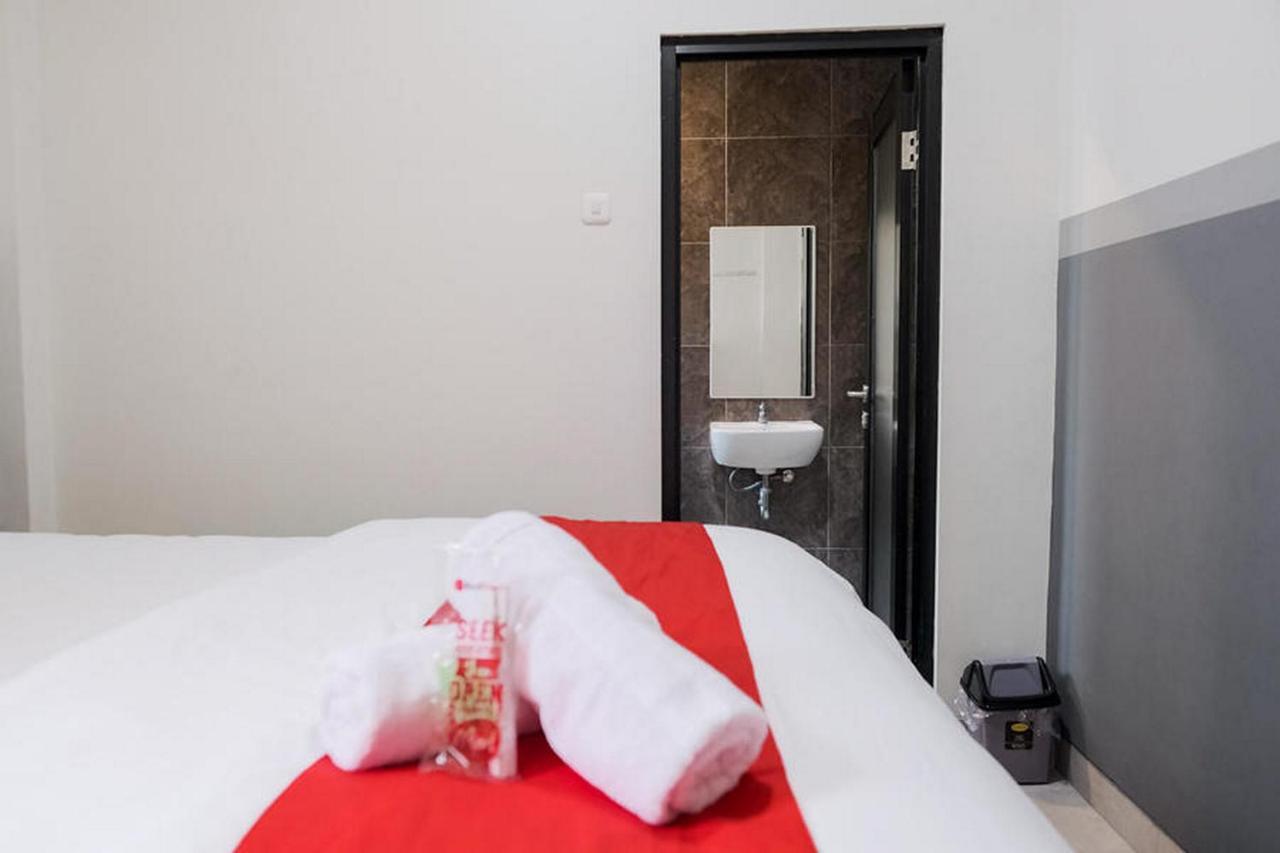 Reddoorz Plus Near Taman Anggrek Mall Yakarta Exterior foto