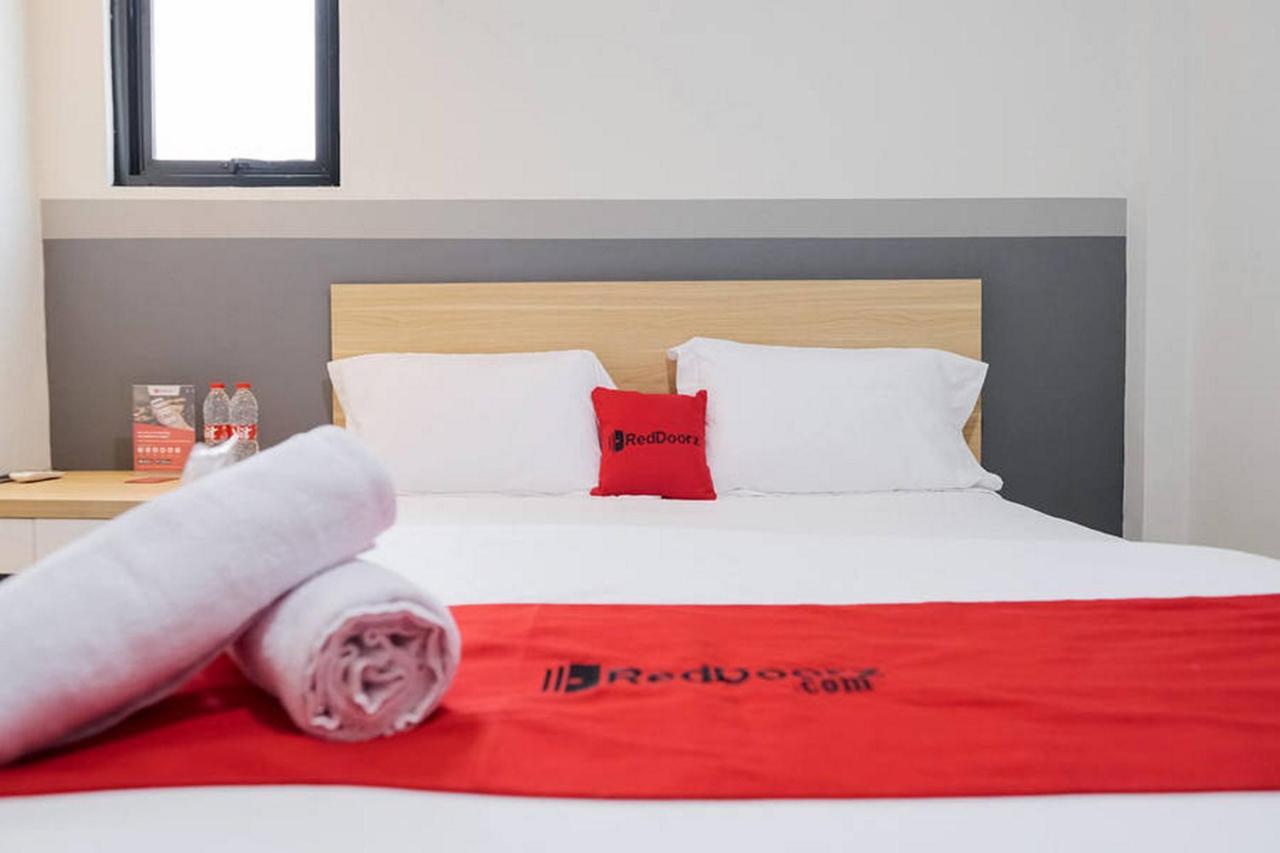 Reddoorz Plus Near Taman Anggrek Mall Yakarta Exterior foto