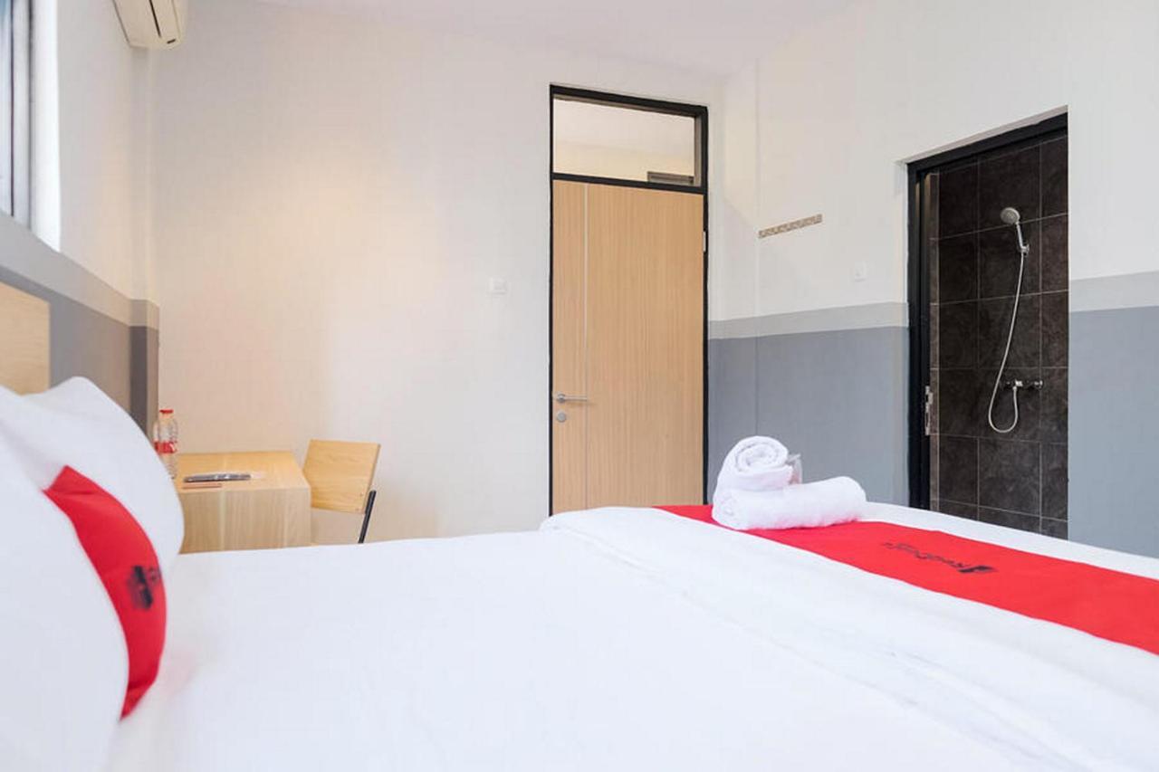 Reddoorz Plus Near Taman Anggrek Mall Yakarta Exterior foto