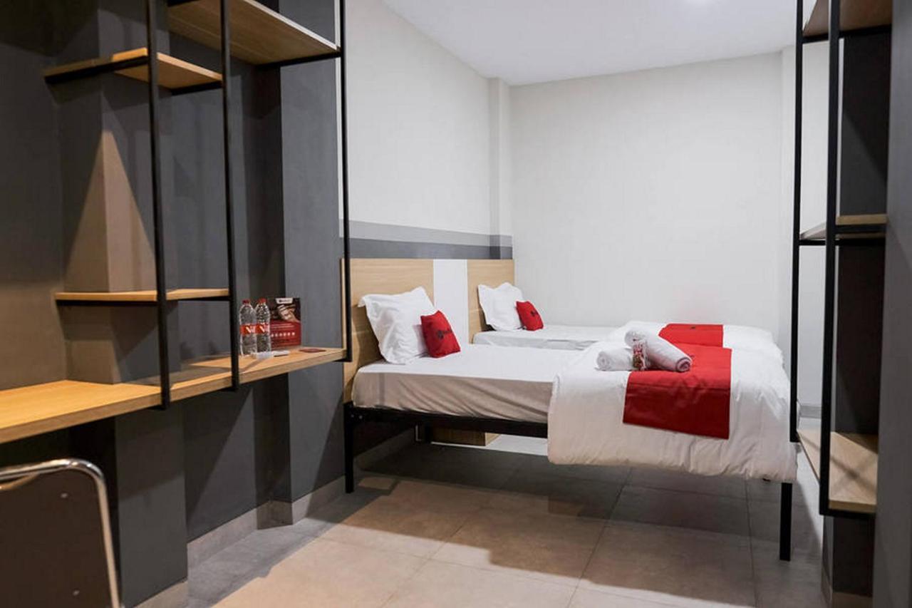 Reddoorz Plus Near Taman Anggrek Mall Yakarta Exterior foto