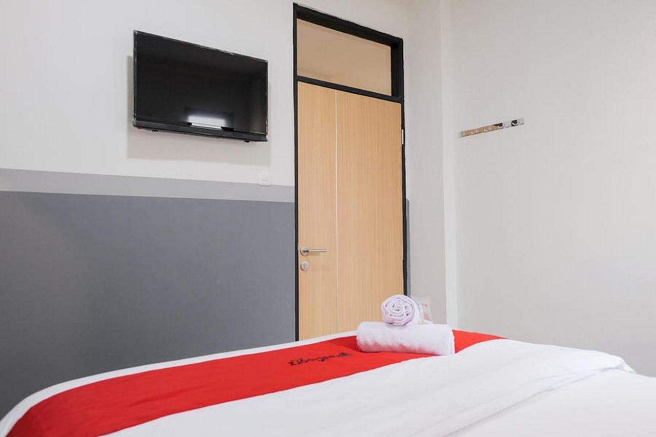 Reddoorz Plus Near Taman Anggrek Mall Yakarta Exterior foto