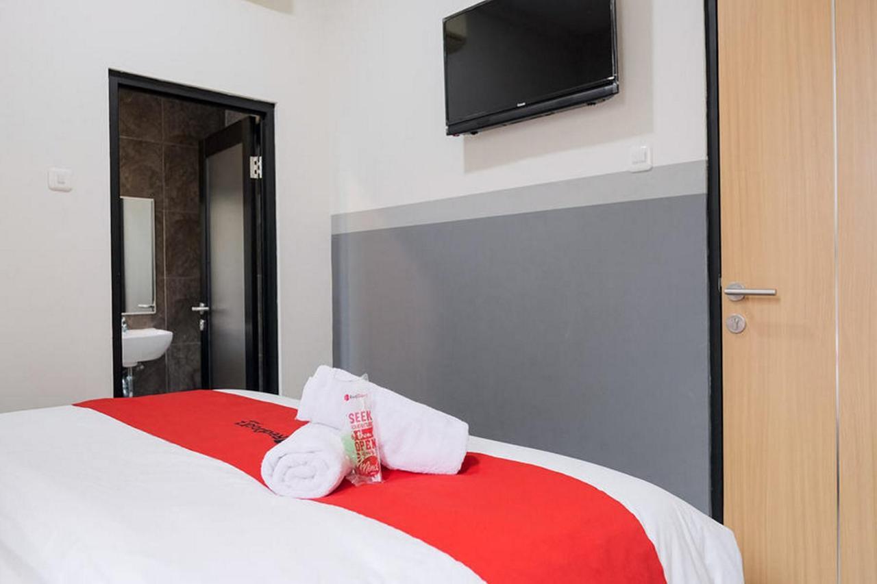 Reddoorz Plus Near Taman Anggrek Mall Yakarta Exterior foto