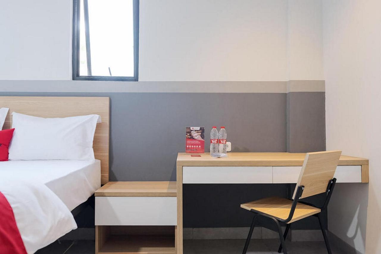 Reddoorz Plus Near Taman Anggrek Mall Yakarta Exterior foto