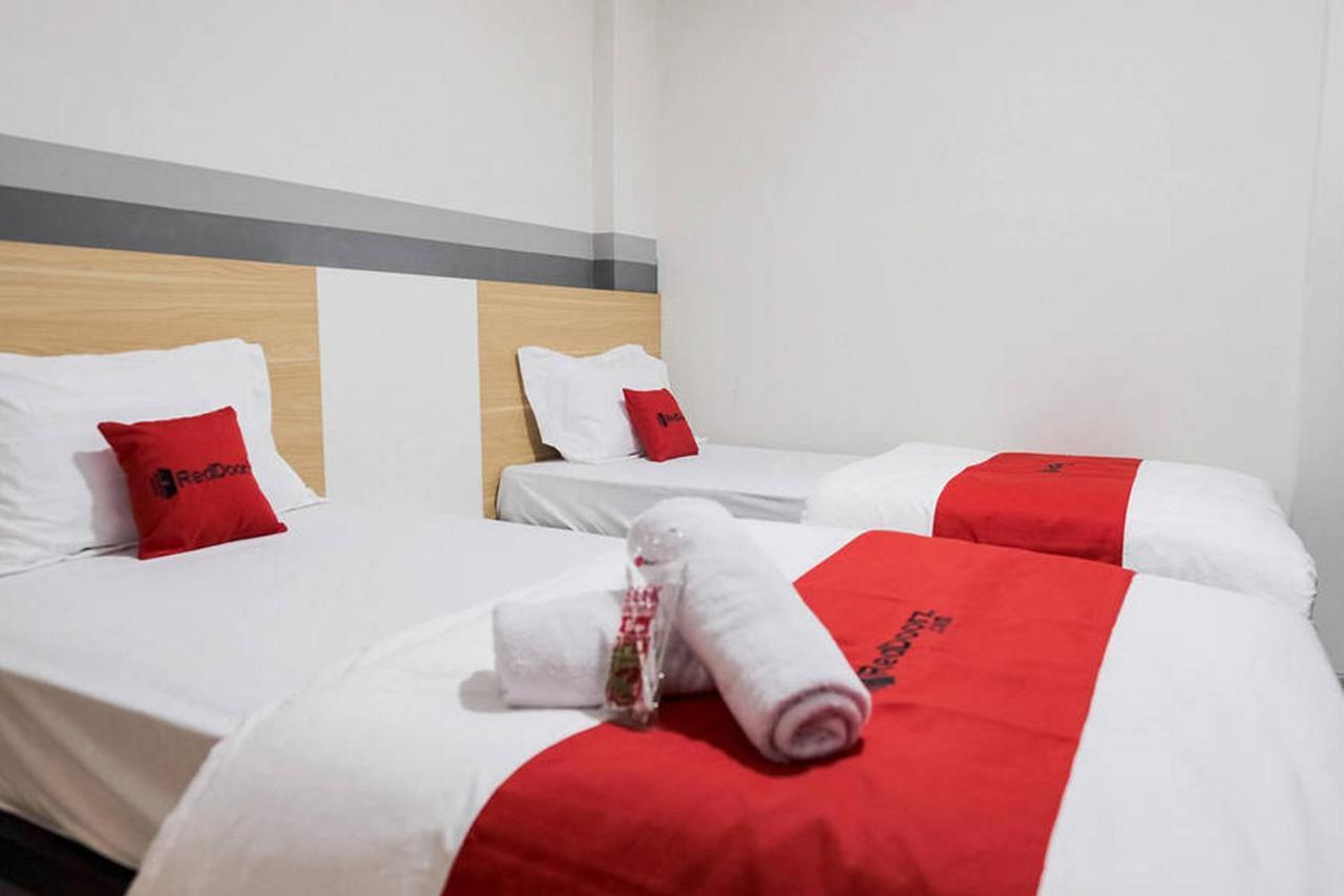 Reddoorz Plus Near Taman Anggrek Mall Yakarta Exterior foto