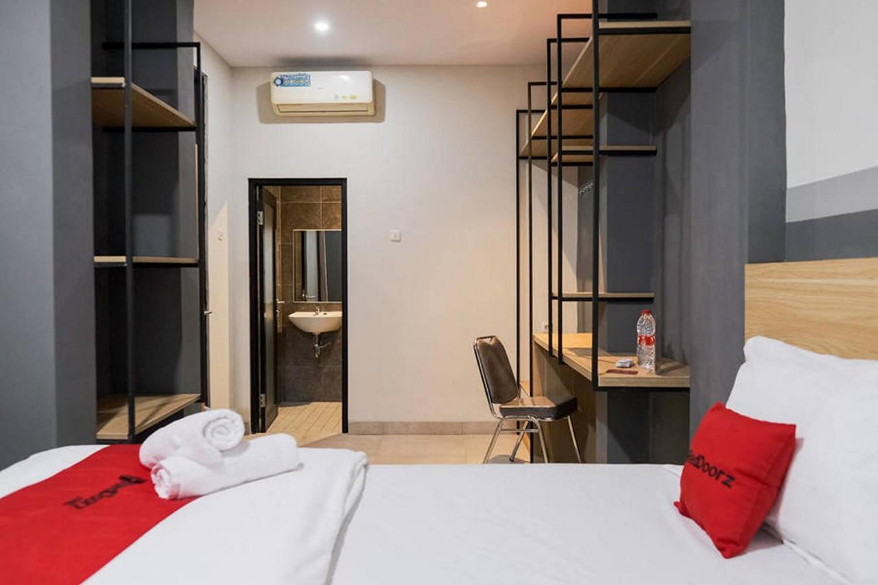 Reddoorz Plus Near Taman Anggrek Mall Yakarta Exterior foto