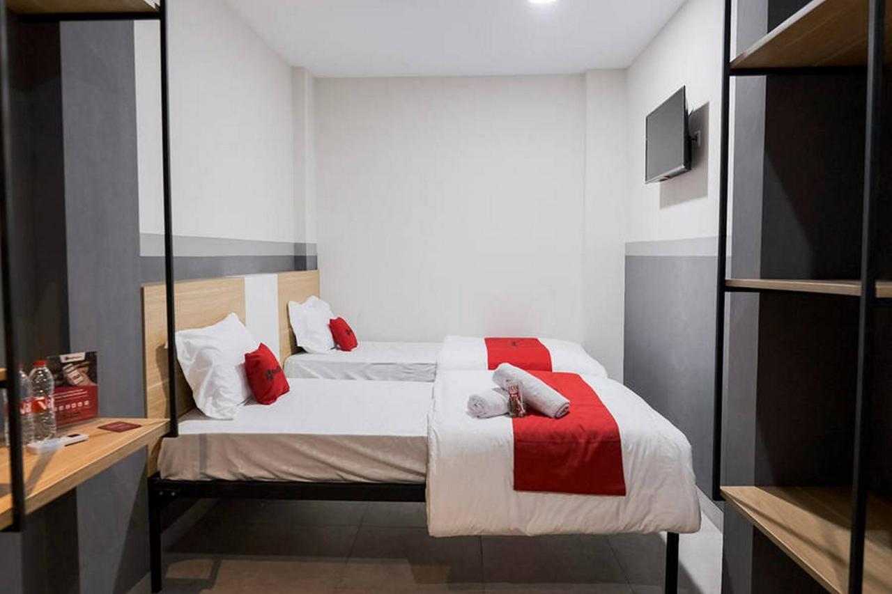 Reddoorz Plus Near Taman Anggrek Mall Yakarta Exterior foto
