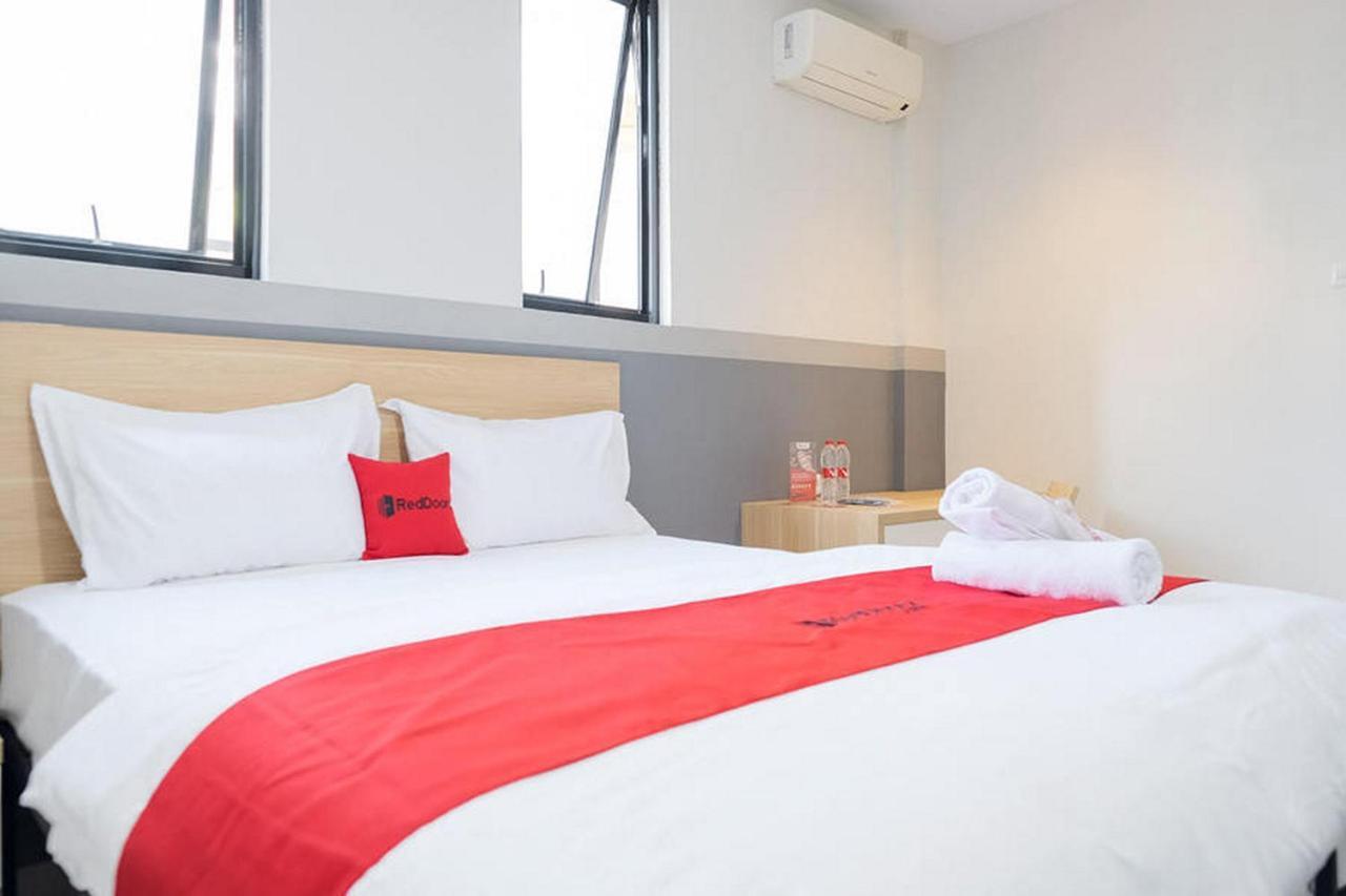 Reddoorz Plus Near Taman Anggrek Mall Yakarta Exterior foto