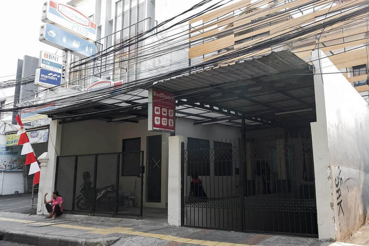 Reddoorz Plus Near Taman Anggrek Mall Yakarta Exterior foto